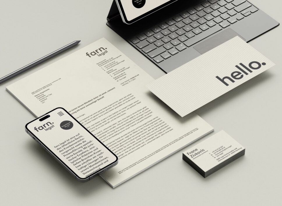 Von twotype entworfene Typografie für die Hamburger Kanzlei Farn Legal auf Visitenkarte, Einladung, Briefkopf und Smartphone
