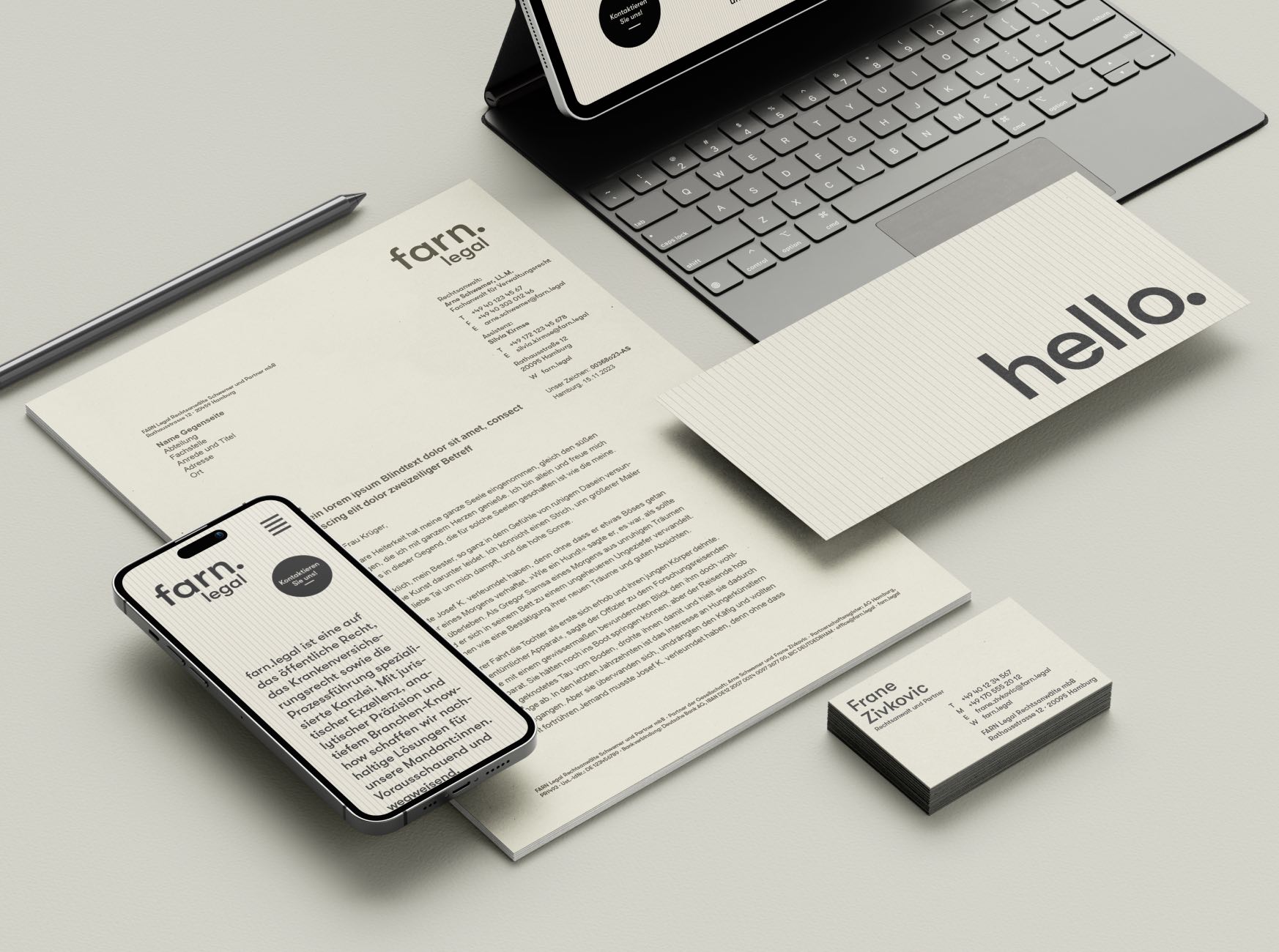 Von twotype entworfene Typografie für die Hamburger Kanzlei Farn Legal auf Visitenkarte, Einladung, Briefkopf und Smartphone