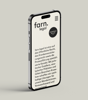 Website der Hamburger Kanzlei Farn Legal auf einem Smartphone