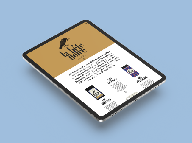 Von twotype designte Website der Hamburger Kaffeerösterei la bête noire auf einem Tablet