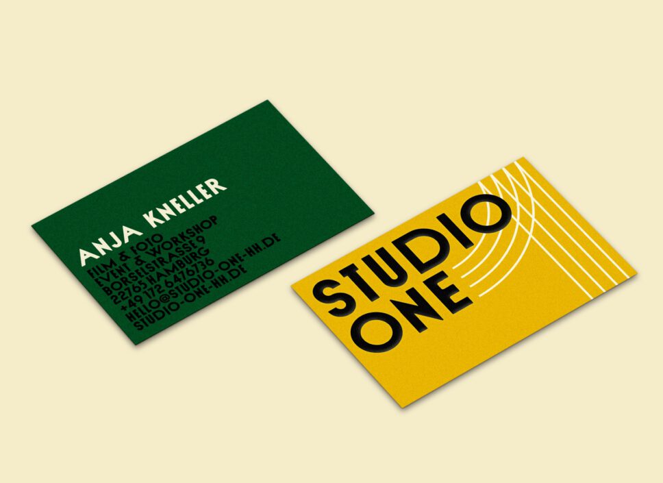Zwei von twotype design gestaltete Visitenkarten des Hamburger Fotostudios Studio One