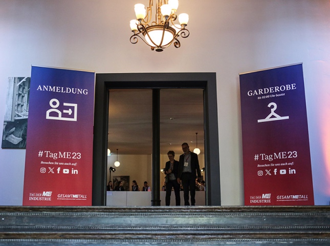 Eingang zum Tag der M+E-Industrie 2023 in Berlin