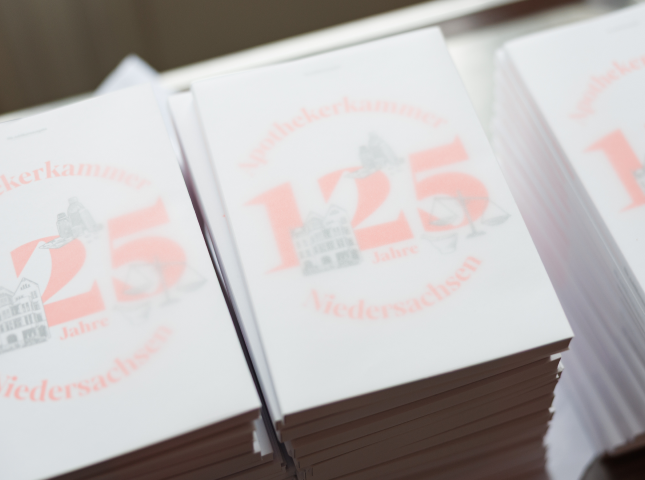 Foto von einem Stapel der Magazine